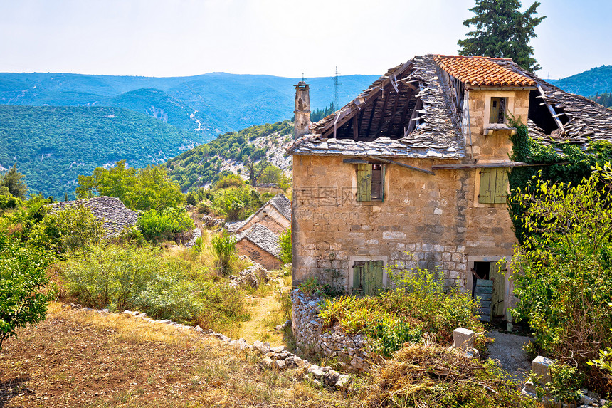 农村石块废墟布拉奇岛达马提亚croati村图片