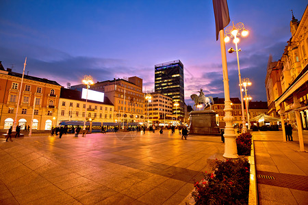 萨格勒布主广场夜景首都croati高清图片