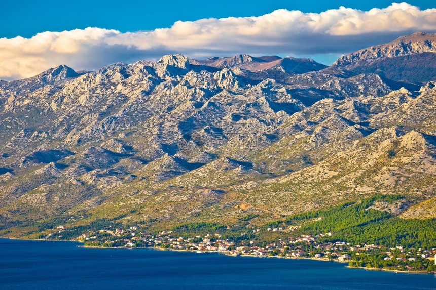 克罗地亚利卡的斯塔里格勒帕克莱尼卡和维莱比特山景图片