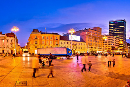 萨格勒布中央广场夜景首都croati高清图片