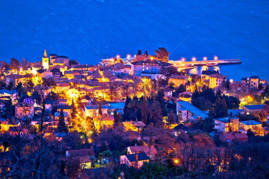 洛夫兰镇海边空中夜视croati的pjrvea图片