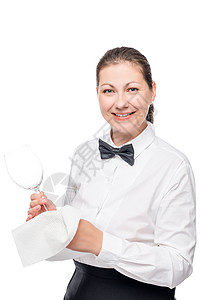 白面带一杯纯酒的侍应服务员微笑在白色背景上高清图片