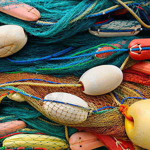 丰富多彩的渔网和浮标背景图片