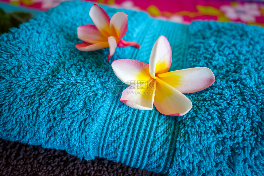 毛巾上的花朵图片