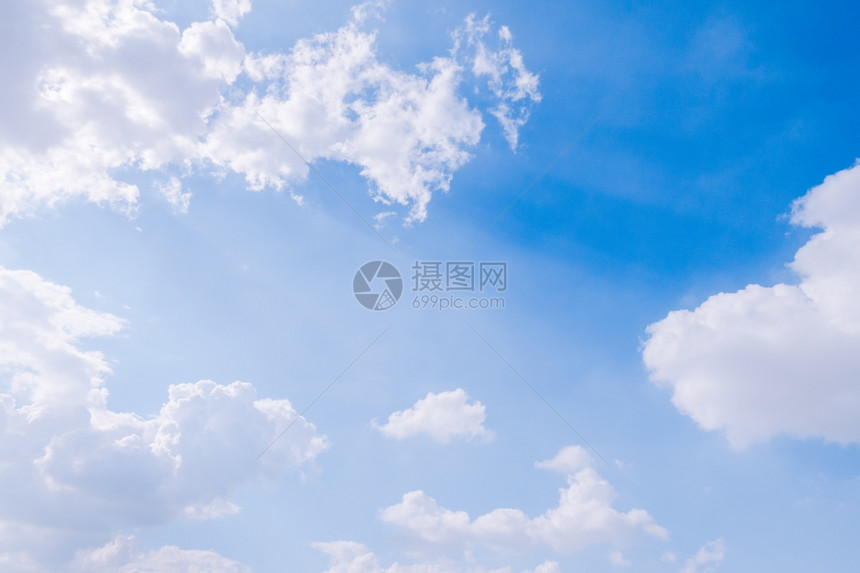 云和蓝明背景图片