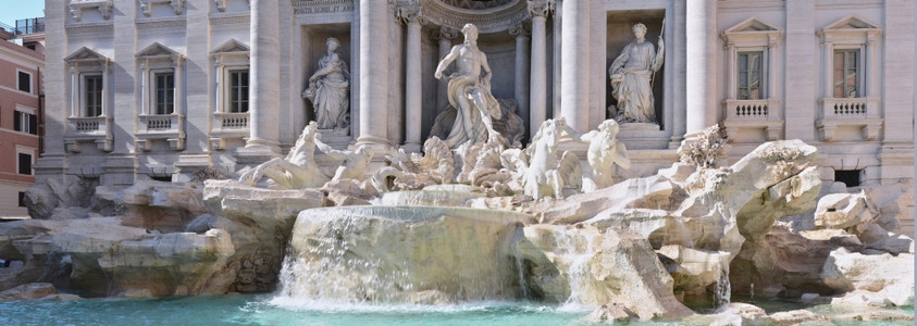 在意大利的罗密欧白天看到小溪喷泉的景象图片