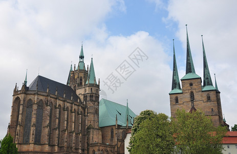 教堂和圣圣里基尔高清图片