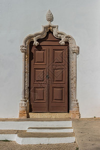 古老的修道院门献给神圣的救世主灵神图片
