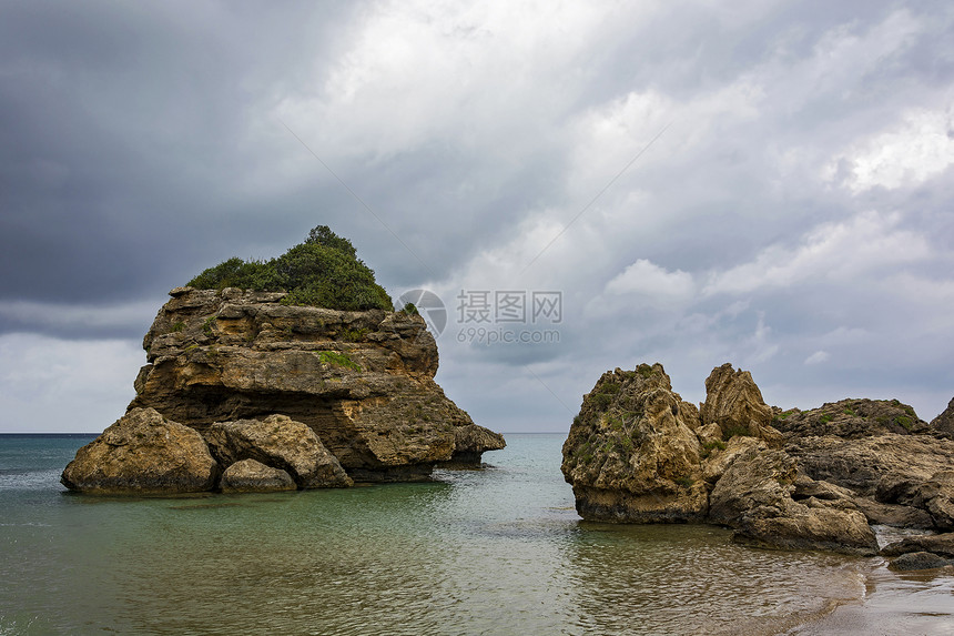 泽克ynthos希腊岛沿岸火山石块图片