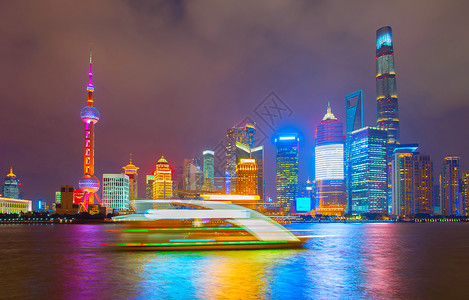 华人区市心上海前的河流游轮图片