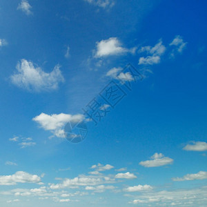 蓝天空和白积云图片