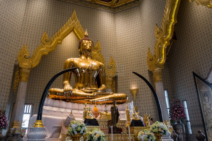 Bangko可能24岁太阳庙名watrim和pamhondp的金芽许多游客访问的Bangko非常重要和美丽的庙宇2017年5月4图片