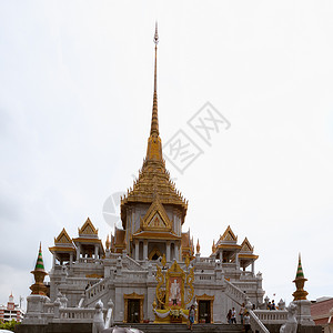 特拉米特Goldbuhatemplnaswtrimndpmhondp许多观光客访问的Bangko中非常重要和美丽的庙宇背景