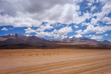 奥利尼娜玻利维亚南利佩斯爱德华多阿瓦罗阿保护区的高原山脉玻利维亚南利佩斯保护区的高原山脉背景