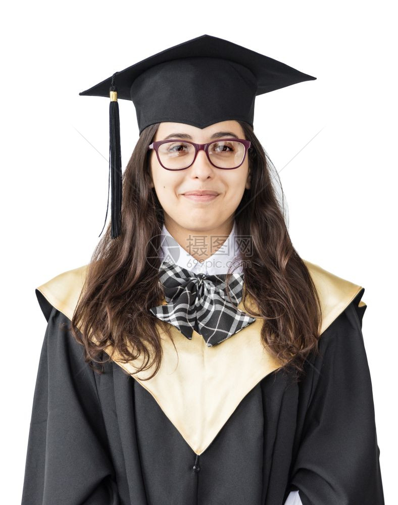 年轻女生有带着眼镜和帽子黑袍在拍毕业照图片