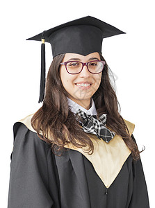 年轻女生有带着眼镜和帽子黑袍在拍毕业照图片