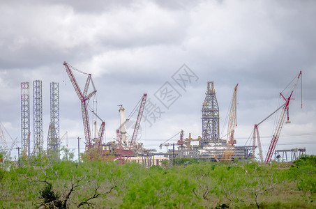 Texas的巨型石油钻机结构图片