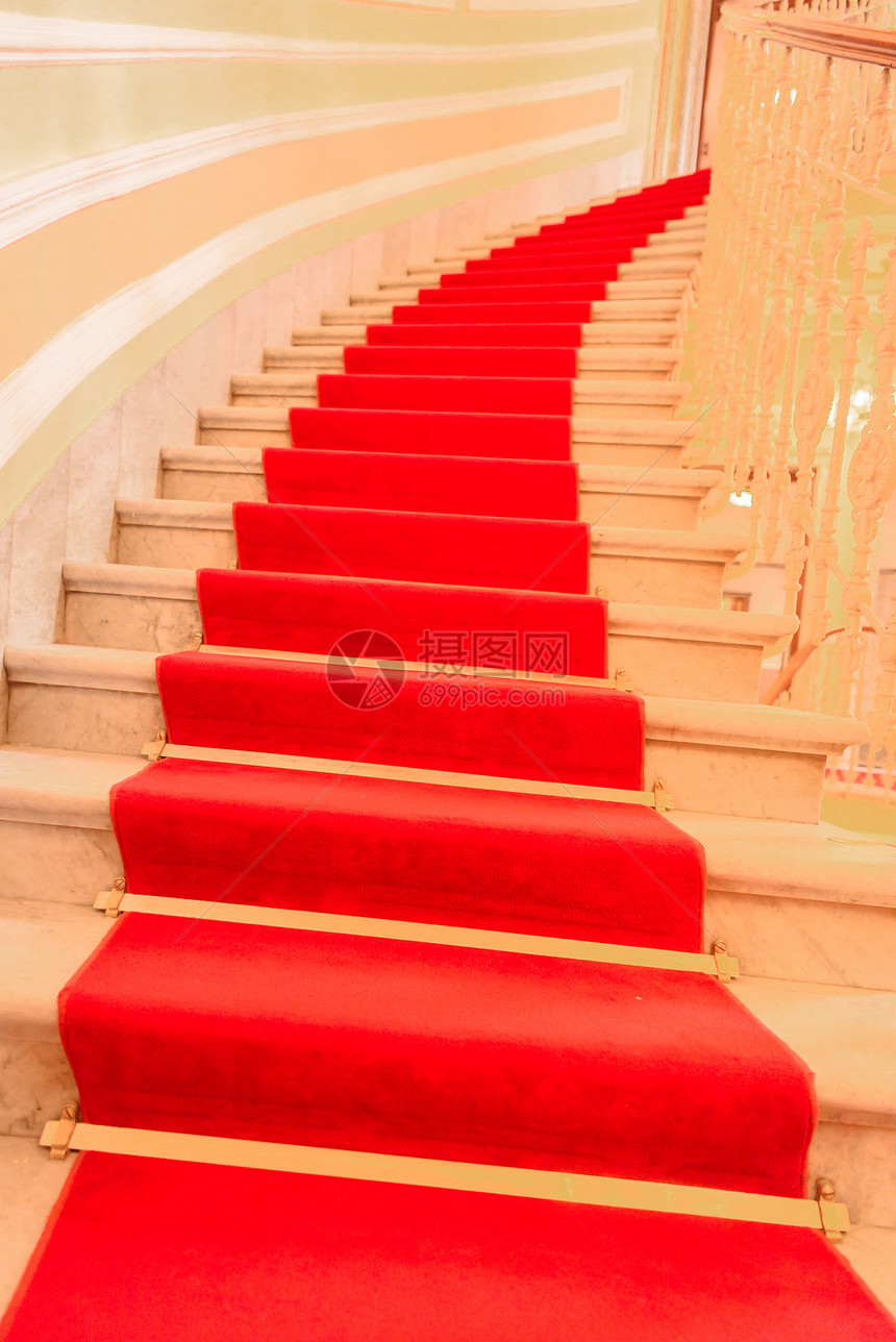楼内建筑图象红色地毯楼梯的豪华建筑图片