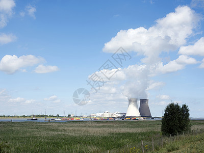 韦斯特谢尔德河靠近的蚂蚁北面Scrade河边的核电站背景