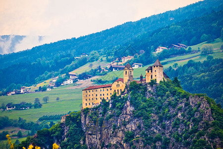 瓦伦蒂诺城堡神圣的蓝色高清图片