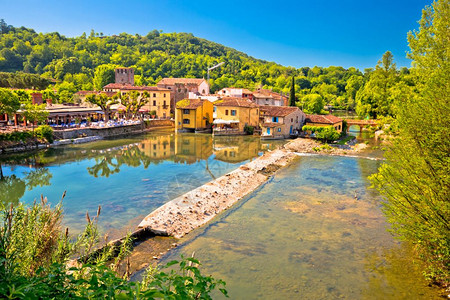idylcItan村borghet位于意大利平原地区图片