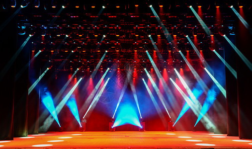 光亮的空舞台有风雾和红白蓝光束背景图片