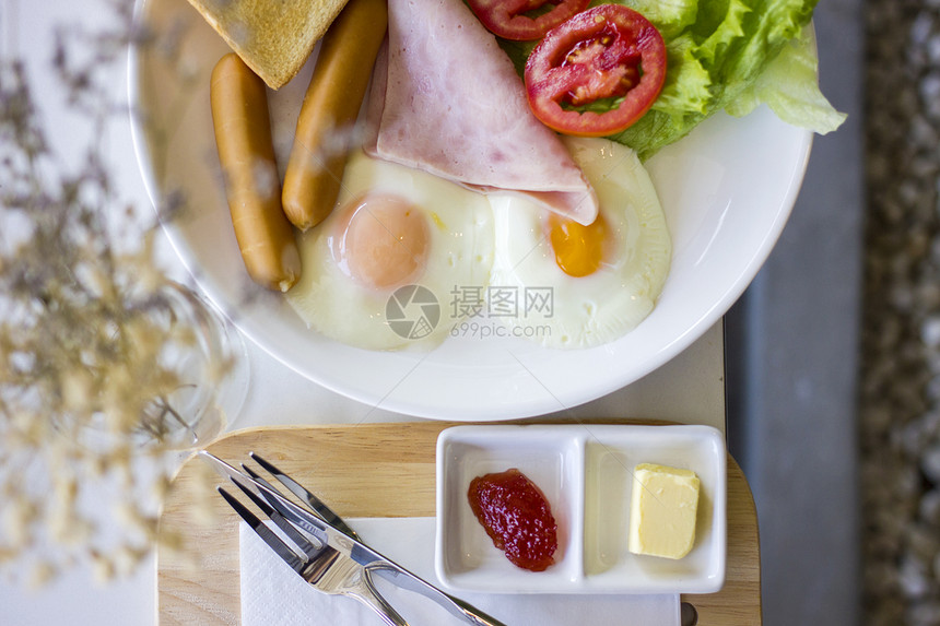 自制早餐鸡蛋火腿吐司图片