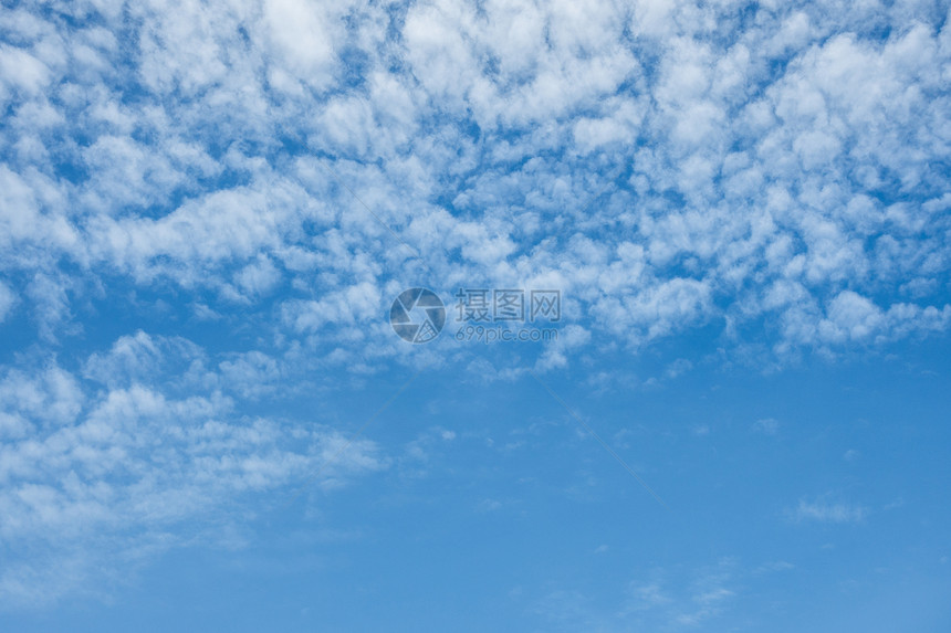 蓝天空和云幕背景图片