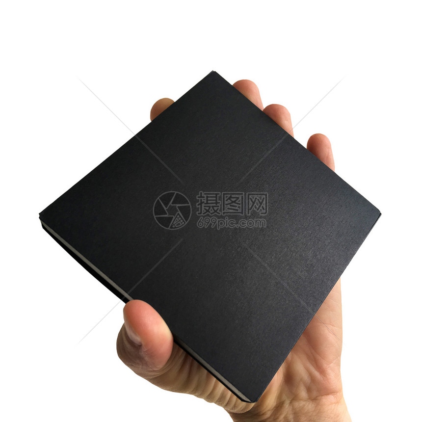 男手握空的黑盒孤立图片