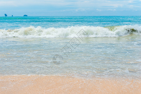海浪美丽的沙滩和温Krabi度假胜地泰国图片