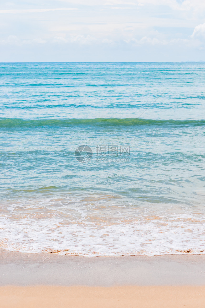 清净的海水绿在泰国喀拉比海岸图片