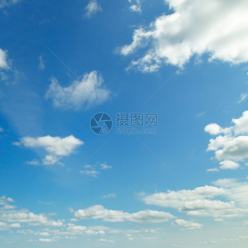 蓝色天空中的云图片