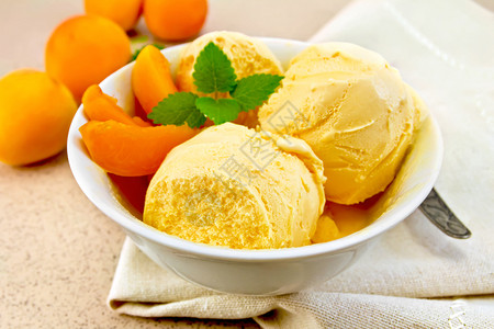 杏子冰淇淋圣代白色高清图片
