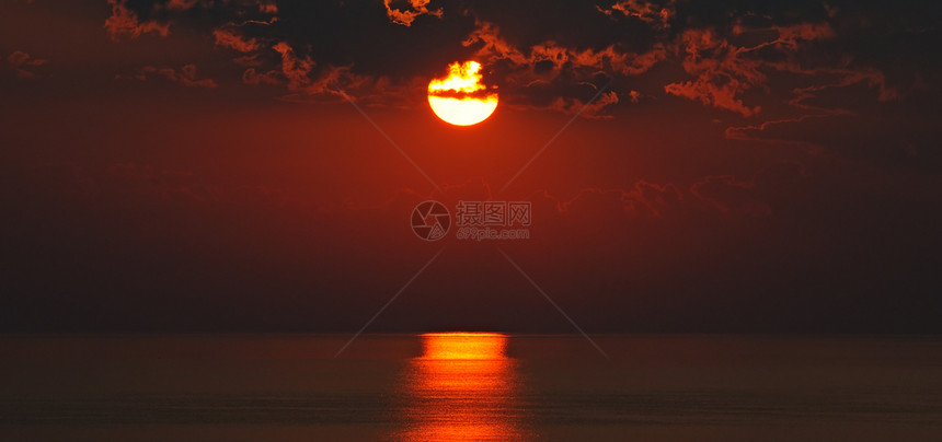 海边的滨和太阳升起图片