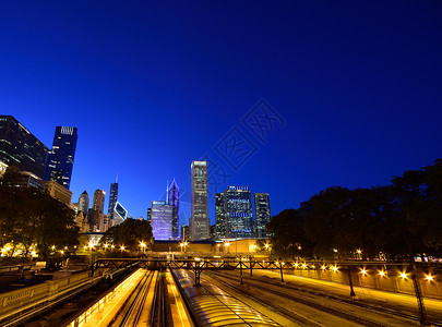 铁轨上的芝加哥天线图片