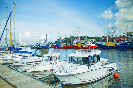 乌韦特卡ustka渔港加码头的poland渔港高清图片