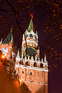 从下面的kremlinpaky塔的remlin圆柱上查看图片