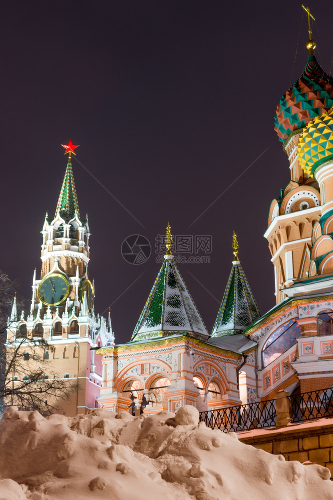 克伦林和圣巴西尔斯柯冬季晚上的教堂莫斯科俄国图片