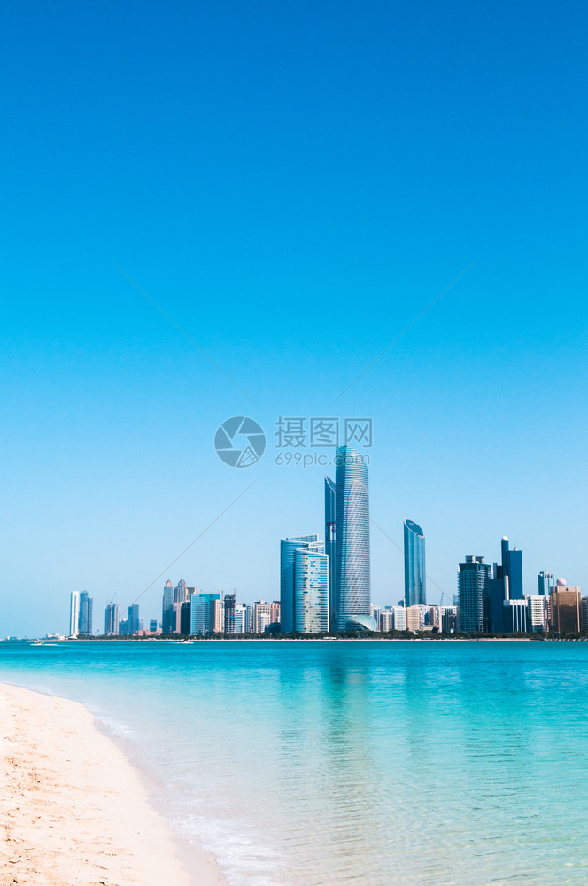 Abudhai天线和城市现场照片来自码头岛白沙滩图片