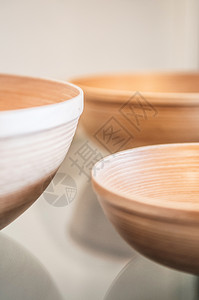 简单整洁设计天然颜色木竹碗近身拍摄图片
