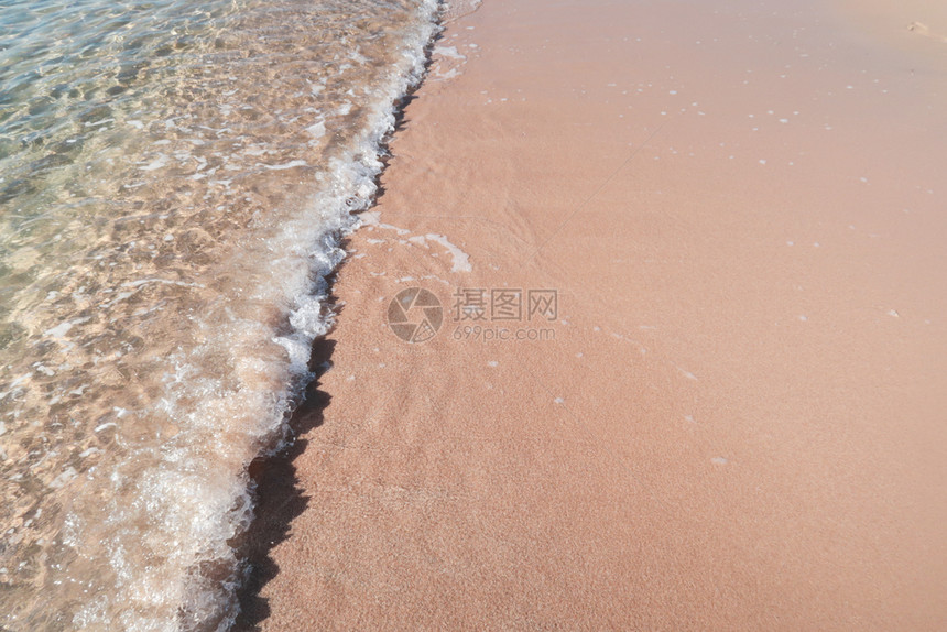 沙滩上的海浪图片