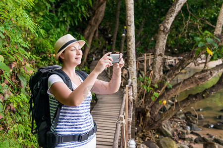 旅游者拍摄风景图片