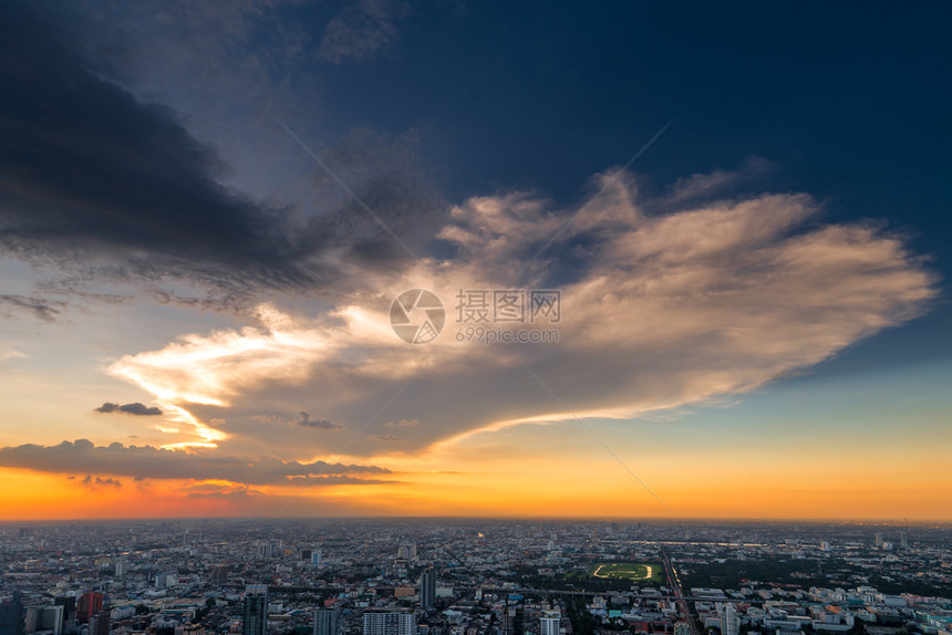 日落时美丽的Bangko泰国天空图片