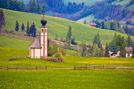 SantmgdlenTritoaldie地区高山教堂图片