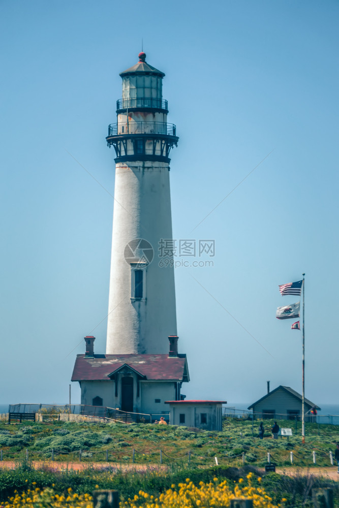 太平洋海岸的灯塔和风景图片