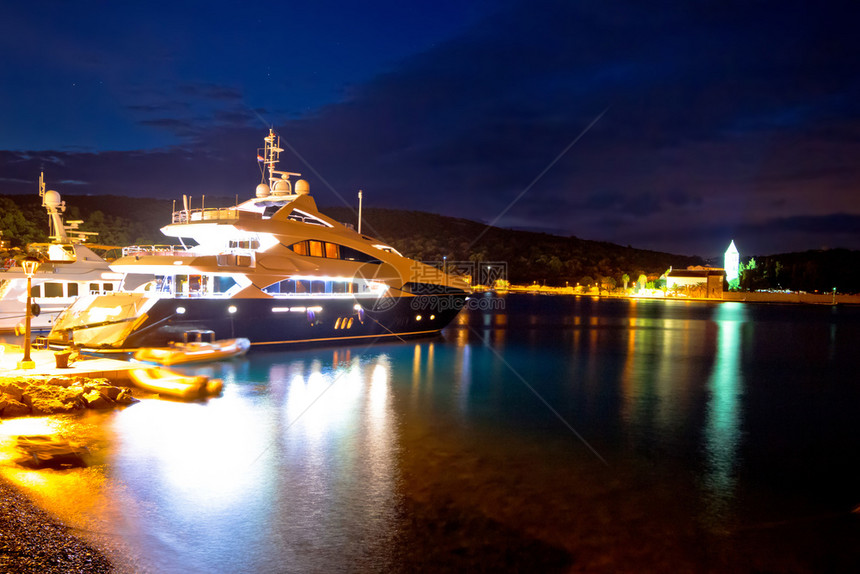 乘游艇到岛夜视达马提亚croati图片
