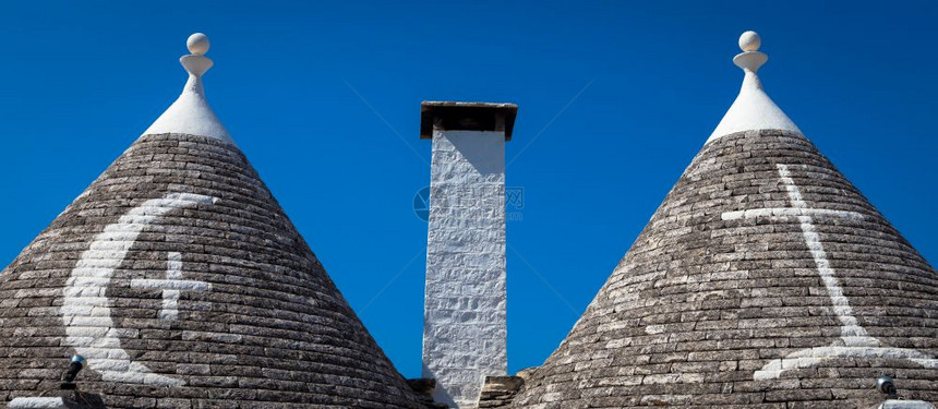 伊塔利以南的普亚地区alberotui的传统屋顶该地区原有的和旧房屋图片
