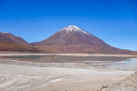 锡尔尼Bolivaltpnosun背景