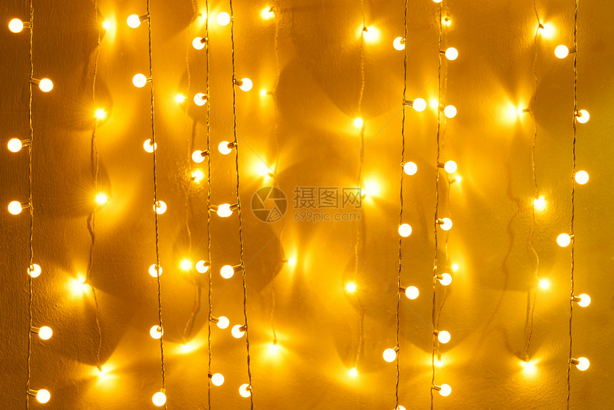 模糊的反光灯泡装饰为抽象背景假日或派对背景而发光图片