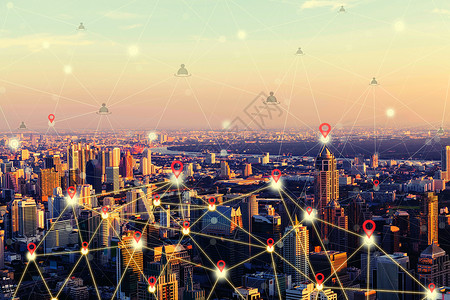 日落时市中心城的网络连接和通信概念背景图片